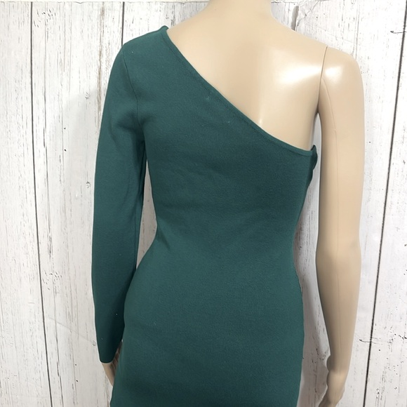 Better Be Emerald Green Sweater Dress
One shoulder Key hold bust Size large - Picture 4 of 6